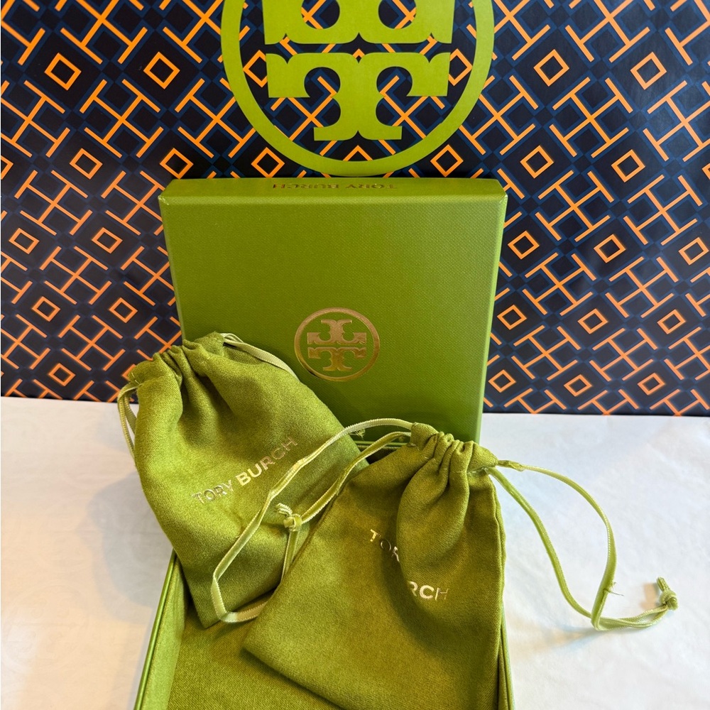 Tory Burch Kia Flower Pendant Necklace and Clover Earring’s NEW - Picture 14 of 15